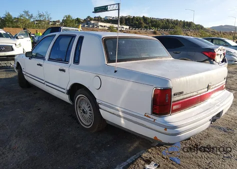 1991 Lincoln Town Car Executive z USA, uszkodzony, nr VIN 1LNCM81W0MY693285